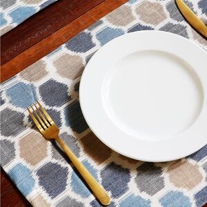 Crate & Barrel‎ Zander Ikat Blue/White Handwoven Cotton Table Placemats Set of 4